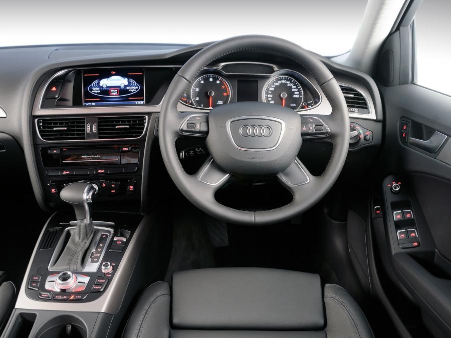 Торпедо Audi A4 1.8T Sedan (B8, 8K) 2012 года  (ZA) (фото 7 из 12)
